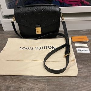 Louis Vuitton Pochette Métis (black leather)